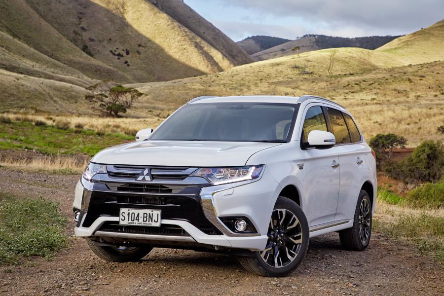  Mitsubishi Outlander PHEV 2017 года  (AU) (фото 6 из 35)